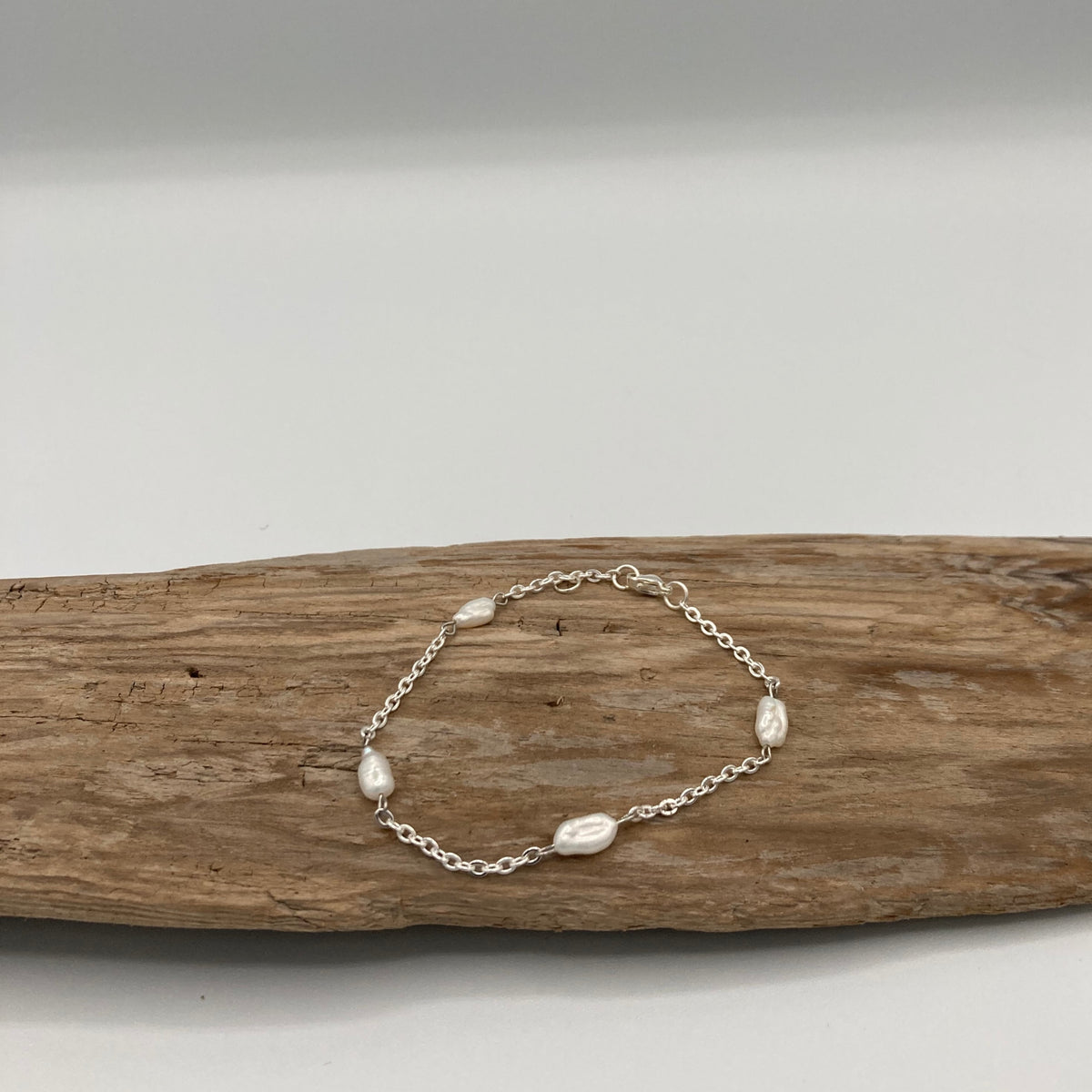 Bracelet acier inoxydable et vraies perles blanches
