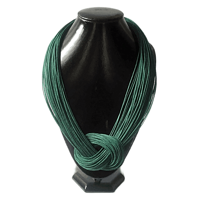 Collier en fil de coton ciré avec un noeud.  Différentes couleurs disponibles.